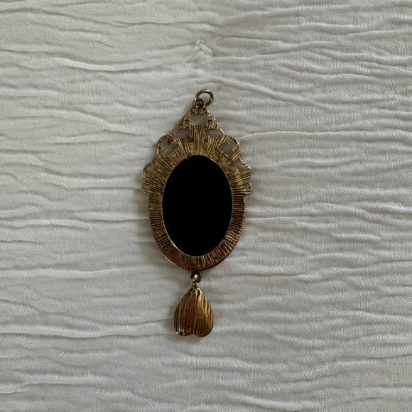 Gothic-inspired black and white cameo pendant with crystal heart charm - Picture 3 of 4